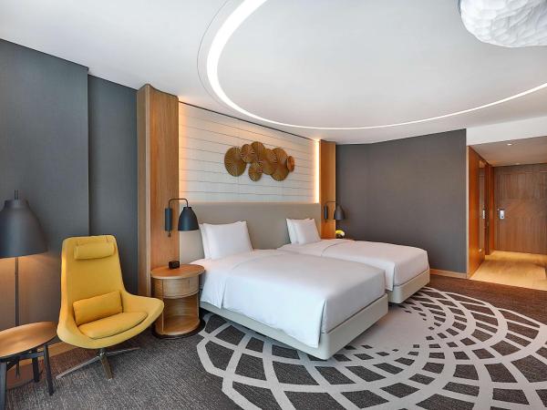 DoubleTree by Hilton Dubai - Business Bay : photo 2 de la chambre chambre deluxe avec 2 lits doubles