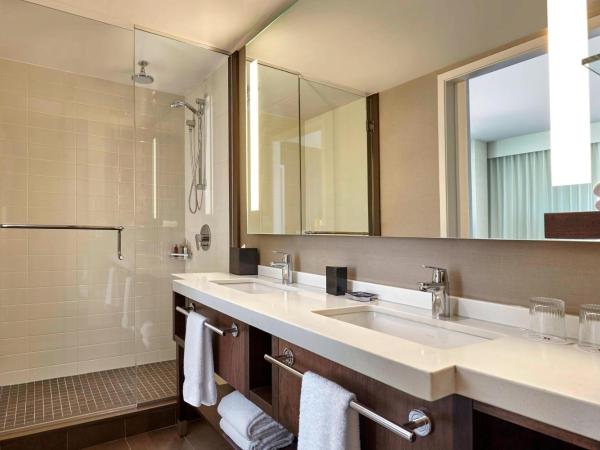 Calgary Airport Marriott In-Terminal Hotel : photo 4 de la chambre suite 1 chambre lit king-size