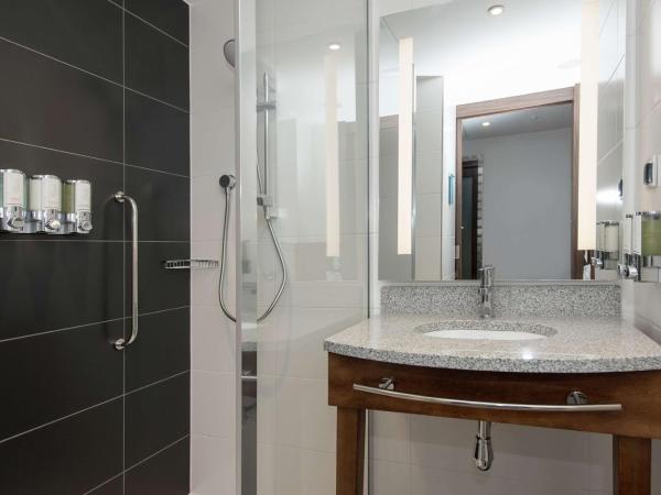 Hampton By Hilton Poznan Old Town : photo 4 de la chambre chambre lit queen-size 