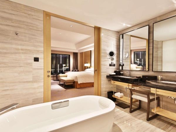 Hilton Suzhou : photo 6 de la chambre suite lit king-size deluxe - accès au salon