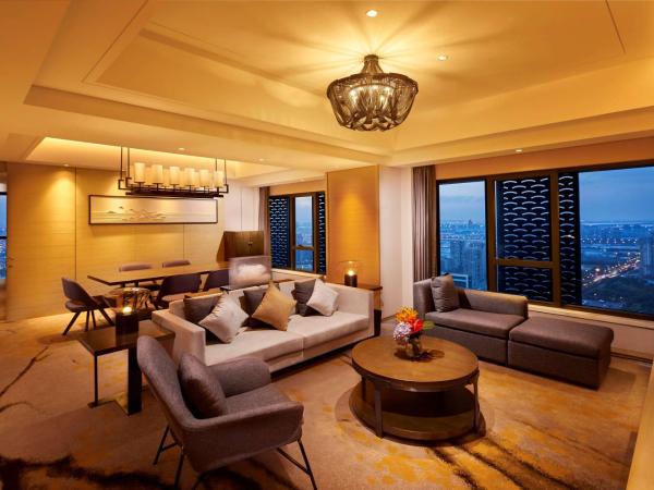 Hilton Suzhou : photo 1 de la chambre suite lit king-size deluxe - accès au salon