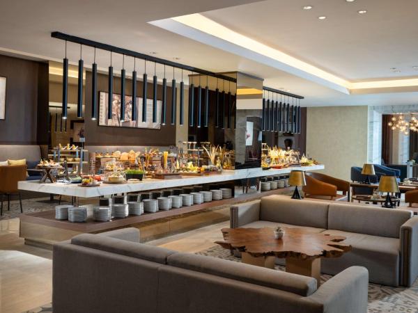 DoubleTree by Hilton Surabaya : photo 2 de la chambre suite d’angle lit king-size