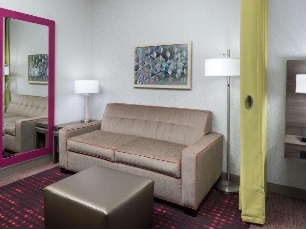 Home2 Suites By Hilton Orlando Airport : photo 2 de la chambre suite studio lit king-size - non-fumeurs