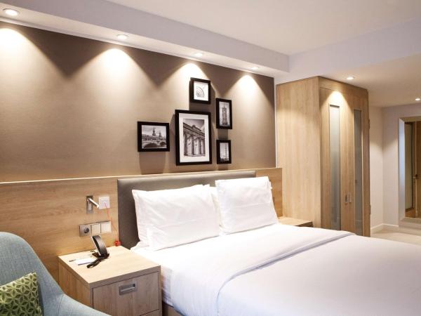 Hampton By Hilton Berlin City East Side Gallery : photo 3 de la chambre chambre lit queen-size - pour personnes à mobilité réduite