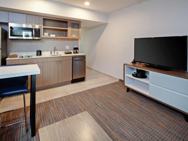 Homewood Suites By Hilton San Diego Central : photo 2 de la chambre suite with two double beds - hearing access/non-smoking