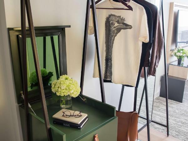 C. Baldwin, Curio Collection by Hilton : photo 2 de la chambre chambre avec 2 lits queen-size