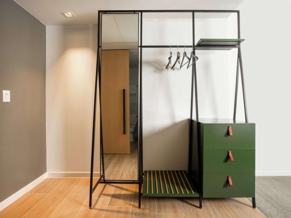 C. Baldwin, Curio Collection by Hilton : photo 3 de la chambre chambre avec 2 lits queen-size