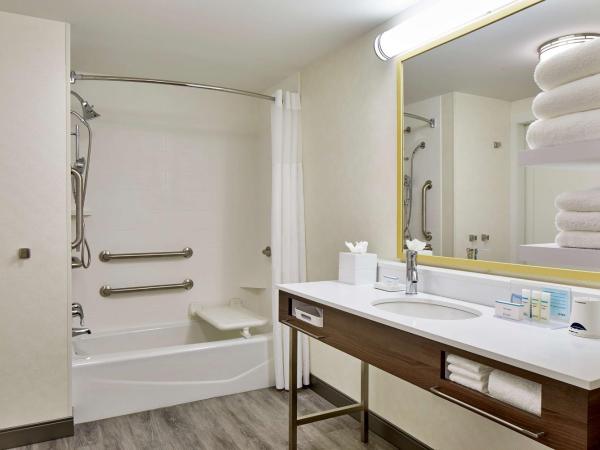 Hampton Inn & Suites Atlanta-Midtown, Ga : photo 4 de la chambre chambre avec 2 lits queen-size - vue partielle sur ville - accessible aux personnes à mobilité réduite - non-fumeurs