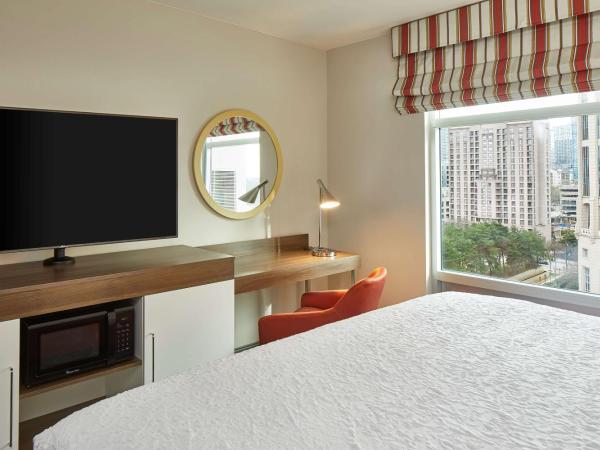 Hampton Inn & Suites Atlanta-Midtown, Ga : photo 3 de la chambre chambre lit king-size