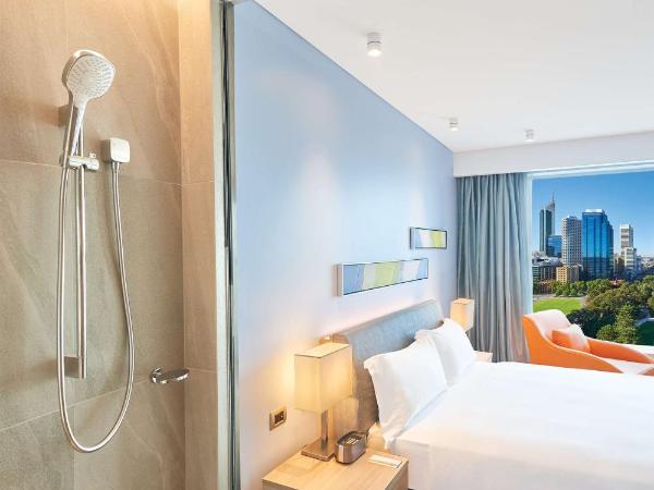 Doubletree By Hilton Perth Waterfront : photo 4 de la chambre king room with panoramic city view