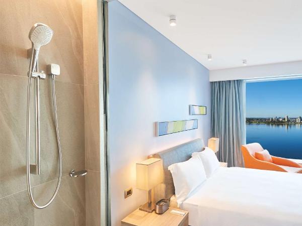 Doubletree By Hilton Perth Waterfront : photo 3 de la chambre king room with panoramic river view