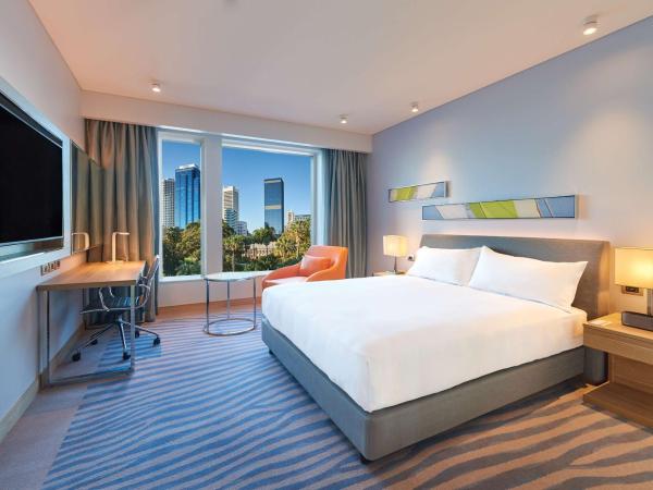 Doubletree By Hilton Perth Waterfront : photo 2 de la chambre chambre lit king-size