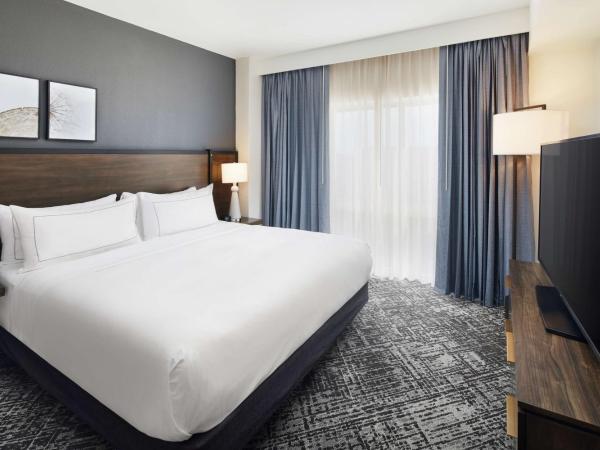 Hilton Charlotte Airport Hotel : photo 3 de la chambre suite lit king-size