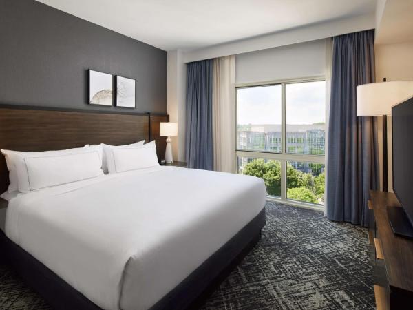 Hilton Charlotte Airport Hotel : photo 3 de la chambre chambre lit king-size exécutive