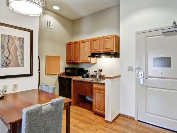 Homewood Suites by Hilton Oklahoma City-West : photo 5 de la chambre suite 2 chambres avec douche - accessible aux personnes à mobilité réduite