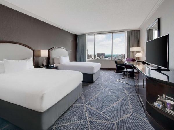 Hilton Atlanta : photo 1 de la chambre chambre double avec 2 lits doubles et douche accessible en fauteuil roulant - accès pour personnes à mobilité réduite