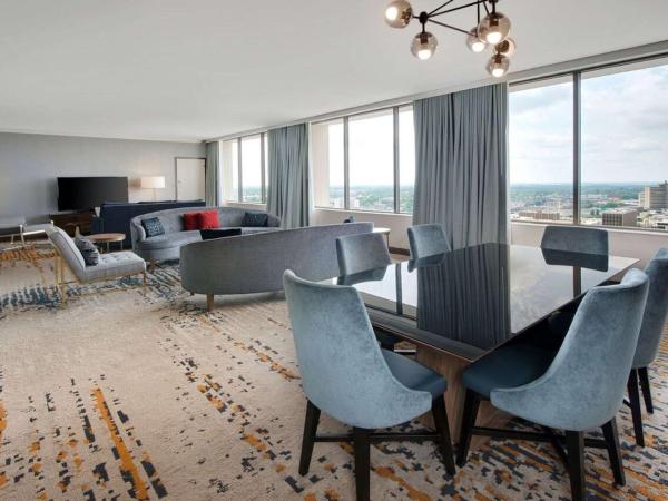 Hilton Atlanta : photo 1 de la chambre hébergement le plus spacieux avec salon - Étage exécutif