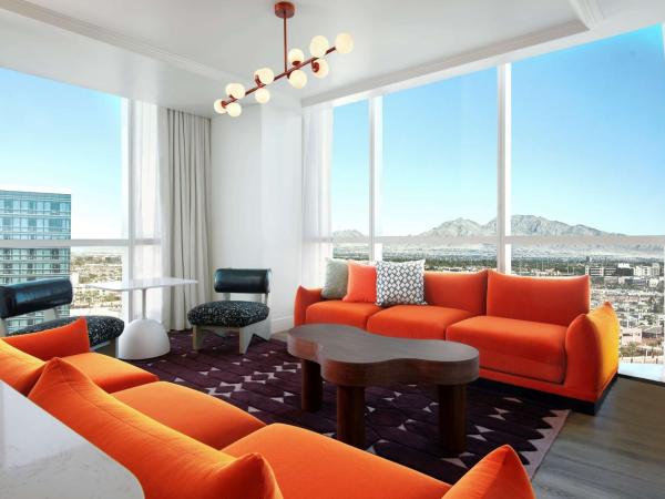 Virgin Hotels Las Vegas, Curio Collection by Hilton : photo 1 de la chambre grande chambre d’angle lit king-size ruby