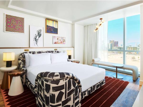 Virgin Hotels Las Vegas, Curio Collection by Hilton : photo 9 de la chambre grande chambre d’angle lit king-size ruby - chiens admis