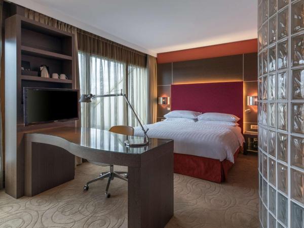 Hilton Geneva Hotel and Conference Centre : photo 1 de la chambre suite junior avec canapé-lit 