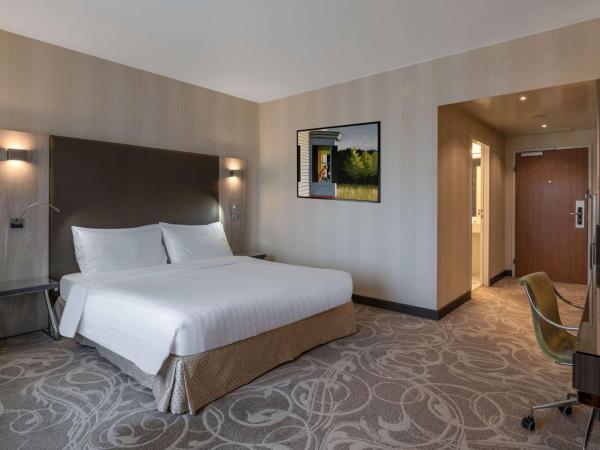 Hilton Geneva Hotel and Conference Centre : photo 1 de la chambre chambre lit king-size deluxe