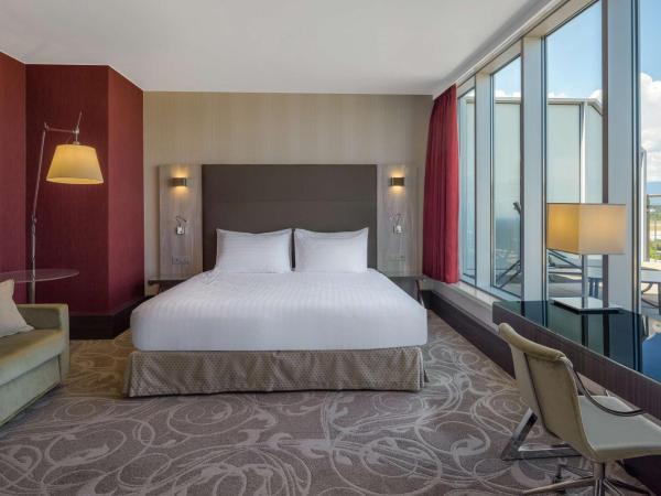 Hilton Geneva Hotel and Conference Centre : photo 1 de la chambre suite junior