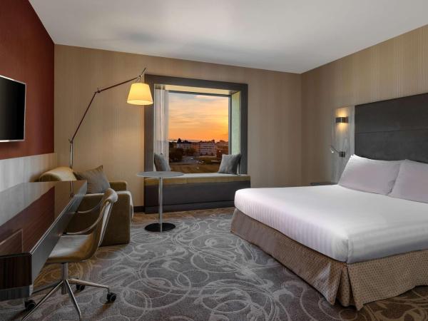 Hilton Geneva Hotel and Conference Centre : photo 2 de la chambre chambre lit king-size deluxe