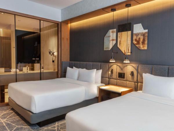 Hilton Monterrey Valle : photo 5 de la chambre chambre deluxe avec 2 lits queen-size