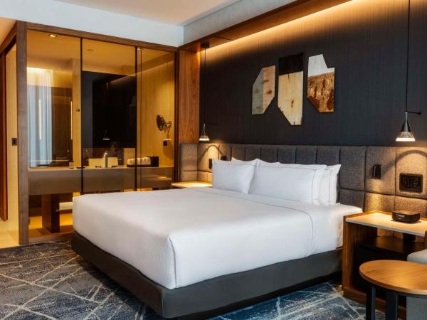 Hilton Monterrey Valle : photo 5 de la chambre chambre lit king-size deluxe