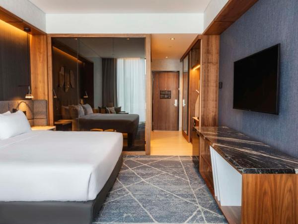 Hilton Monterrey Valle : photo 2 de la chambre chambre lit king-size deluxe