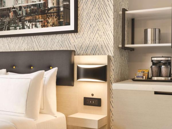 DoubleTree by Hilton New York Midtown Fifth Ave : photo 8 de la chambre chambre lit queen-size deluxe