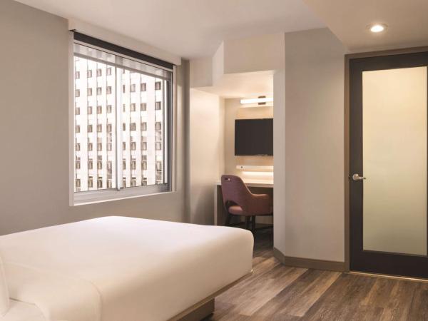 DoubleTree by Hilton New York Midtown Fifth Ave : photo 7 de la chambre chambre deluxe avec 2 lits queen-size