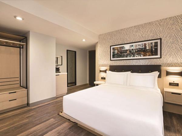 DoubleTree by Hilton New York Midtown Fifth Ave : photo 2 de la chambre chambre lit queen-size 