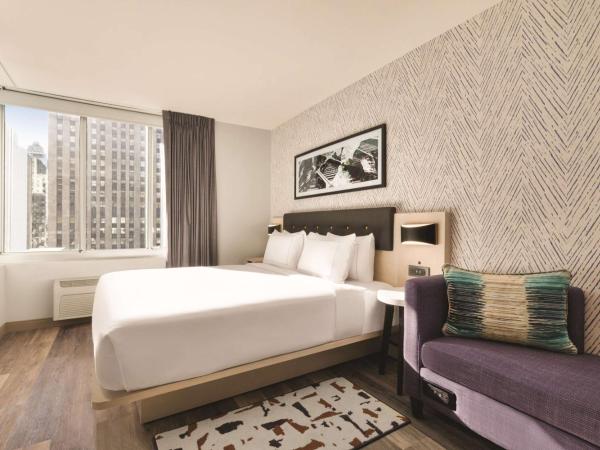 DoubleTree by Hilton New York Midtown Fifth Ave : photo 2 de la chambre suite studio lit king-size