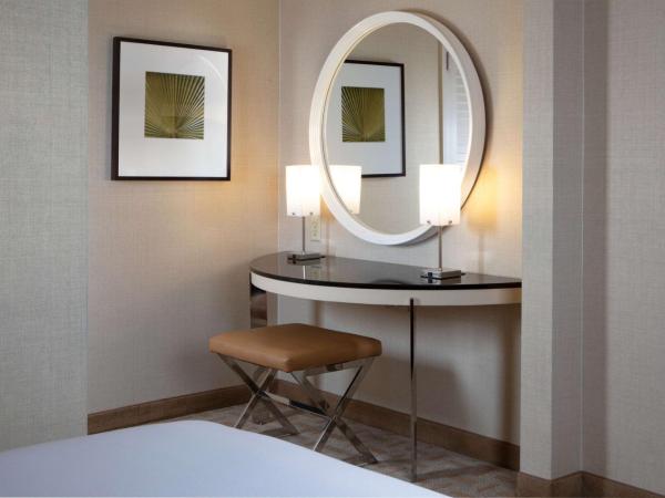 Hilton Los Angeles Airport : photo 3 de la chambre suite supérieure 1 chambre lit king-size