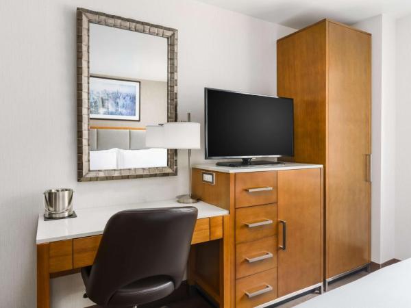 DoubleTree by Hilton Hotel New York City - Chelsea : photo 1 de la chambre chambre lit king-size - non-fumeurs