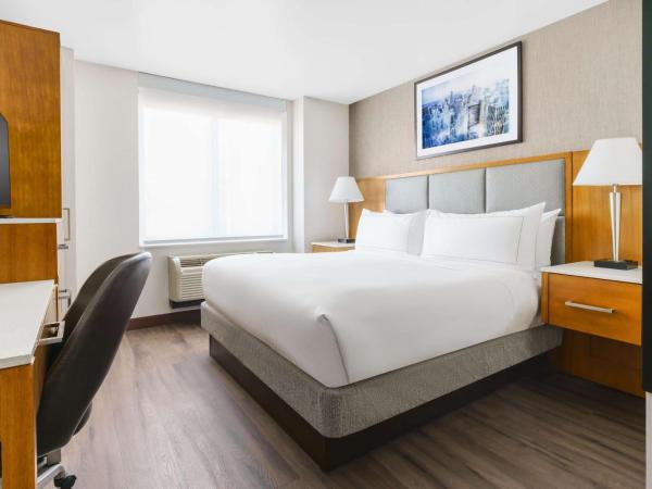 DoubleTree by Hilton Hotel New York City - Chelsea : photo 2 de la chambre chambre lit king-size - non-fumeurs
