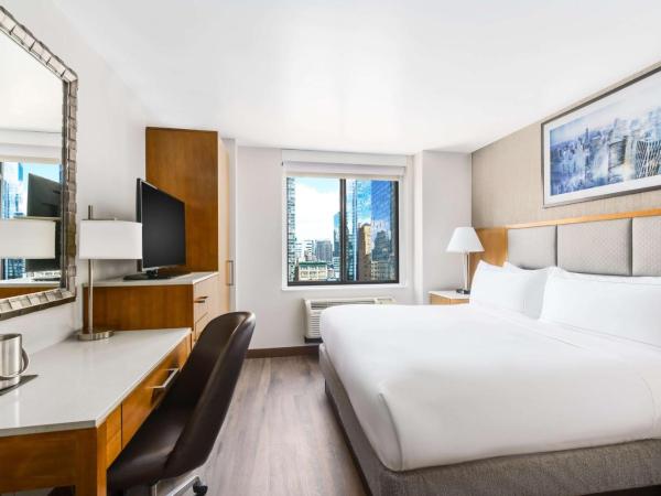DoubleTree by Hilton Hotel New York City - Chelsea : photo 3 de la chambre chambre lit king-size avec vue