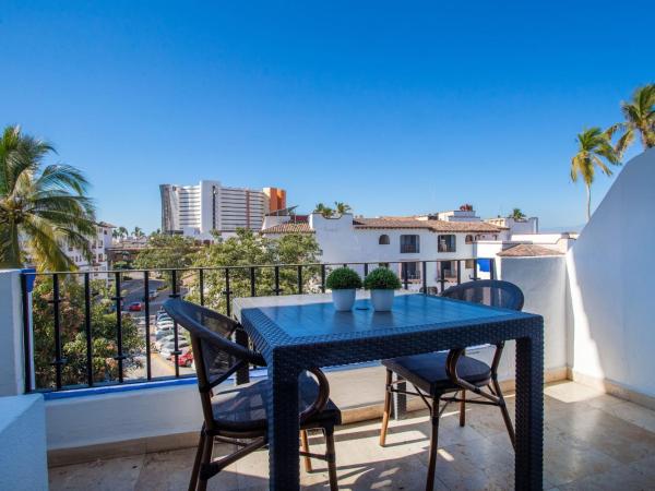 Hotel Suites Mar Elena : photo 1 de la chambre chambre quadruple avec balcon