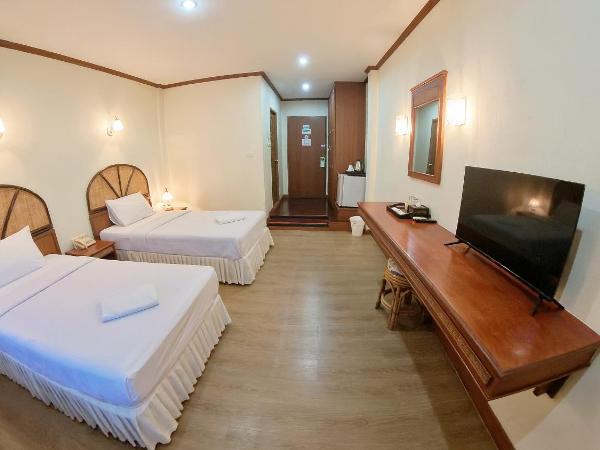Roongruang Hotel : photo 1 de la chambre chambre lits jumeaux supérieure