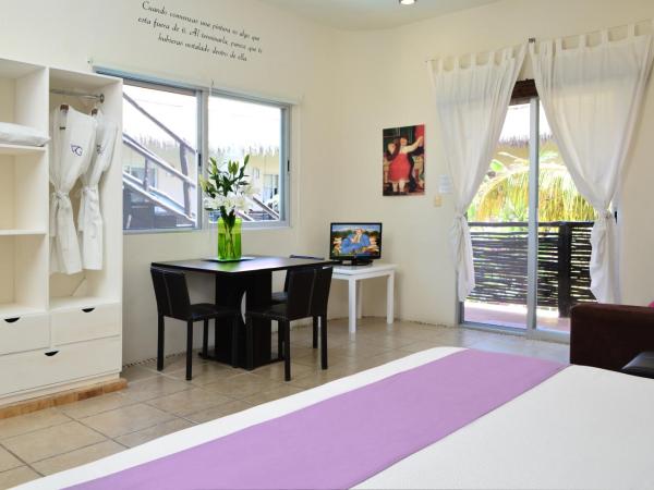 Villas Geminis Boutique Condohotel : photo 7 de la chambre suite lit king-size botero avec piscine - vue sur jardin 