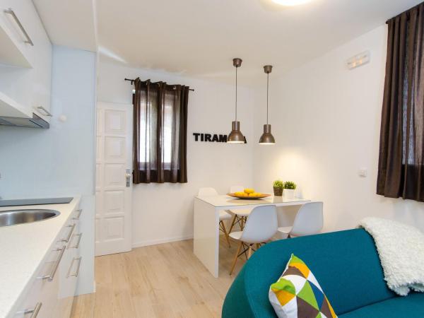 Apartments & Rooms Tiramola - Old Town : photo 10 de la chambre appartement en duplex
