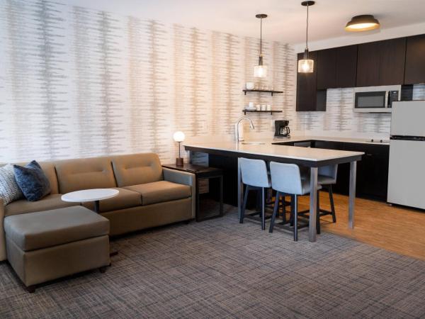 Residence Inn by Marriott Louisville Old Henry : photo 1 de la chambre studio queen avec 2 lits queen-size et un canapé-lit