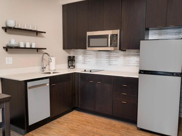 Residence Inn by Marriott Louisville Old Henry : photo 1 de la chambre suite 1 chambre lit king-size avec canapé-lit