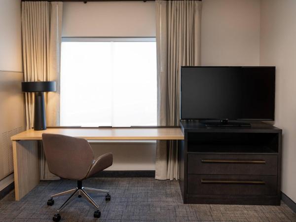 Residence Inn by Marriott Louisville Old Henry : photo 4 de la chambre suite 1 chambre lit king-size avec canapé-lit