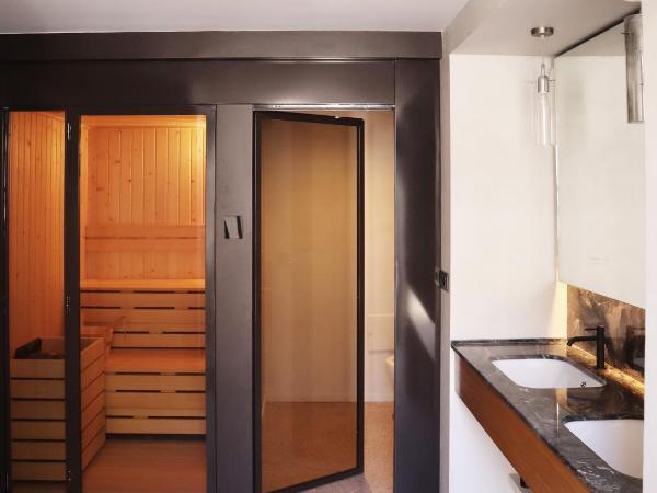 Roiss Haus Suites : photo 4 de la chambre chambre double avec baignoire spa