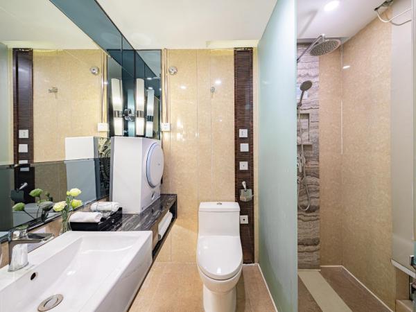 Evening Breeze Hotel 晚风酒店 : photo 7 de la chambre chambre lit king-size - vue sur ville