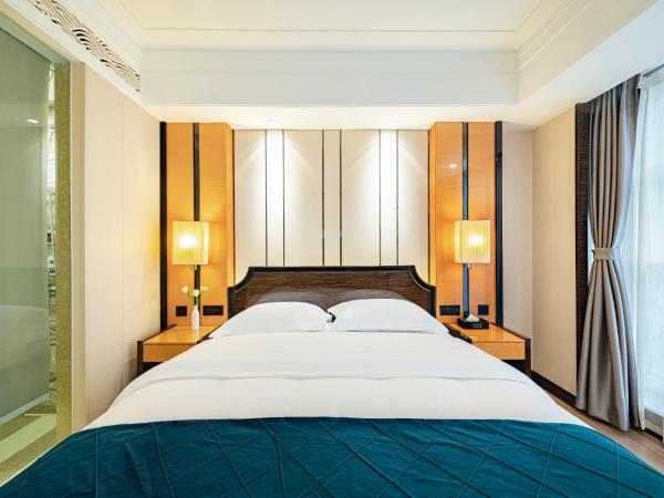 Evening Breeze Hotel 晚风酒店 : photo 2 de la chambre chambre lit king-size - vue sur ville