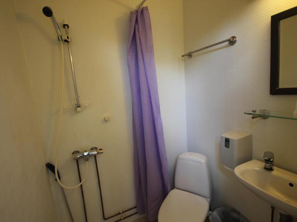 Ami Hotel : photo 4 de la chambre chambre familiale avec salle de bains privative