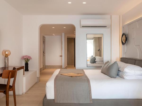 Santo Pure Oia Suites & Villas : photo 10 de la chambre suite junior lune de miel avec piscine - vue sur coucher de soleil et sur mer 